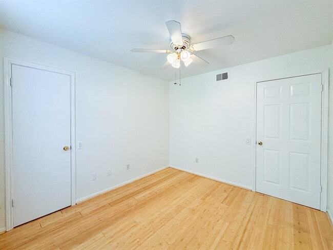 Building Photo - 1860 White Oak Dr