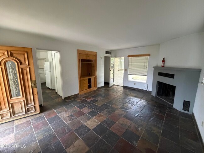 Building Photo - 1725 S Sierra Vista Dr