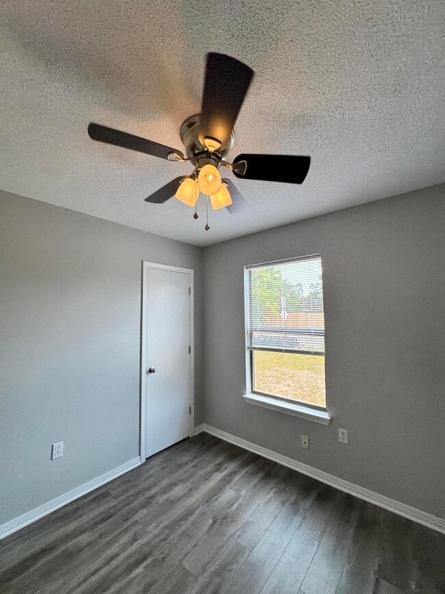 Building Photo - 129 Oak Terrace Dr