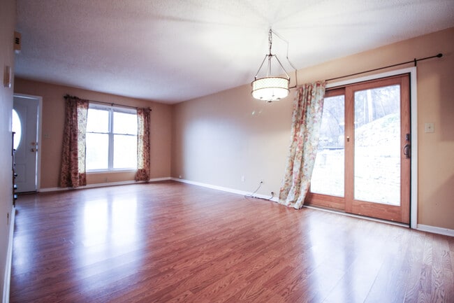 Building Photo - 306 Orchard Cir