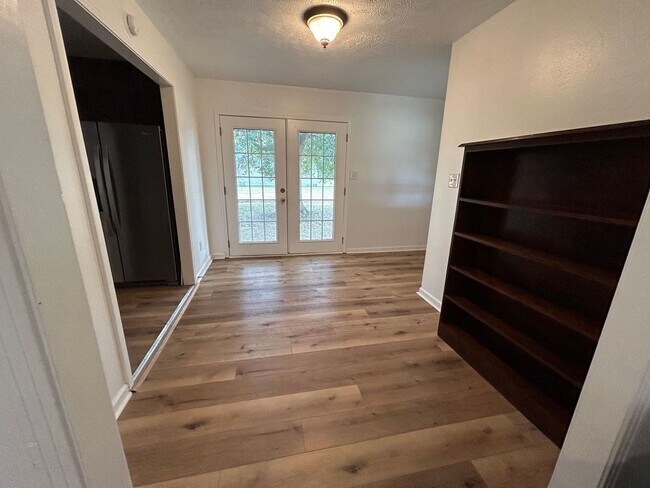 Building Photo - 449 Joshwood Dr