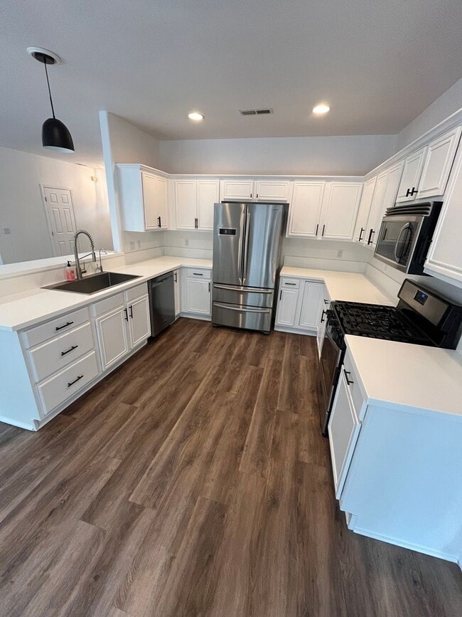 Building Photo - Well-maintained 3-bedroom, 2-bath home