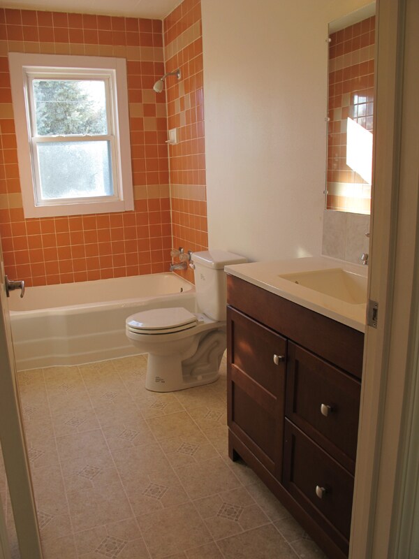 Building Photo - 115 16th Ave SW