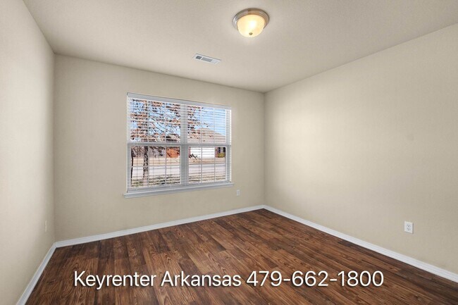 Building Photo - Move-In Ready 4 Bedroom with Gorgeous Natural Light & Spacious Yard in Centerton