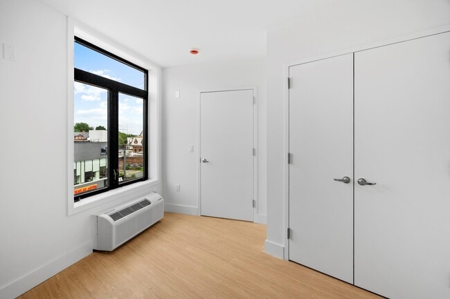 Building Photo - 50-52 Easton Ave