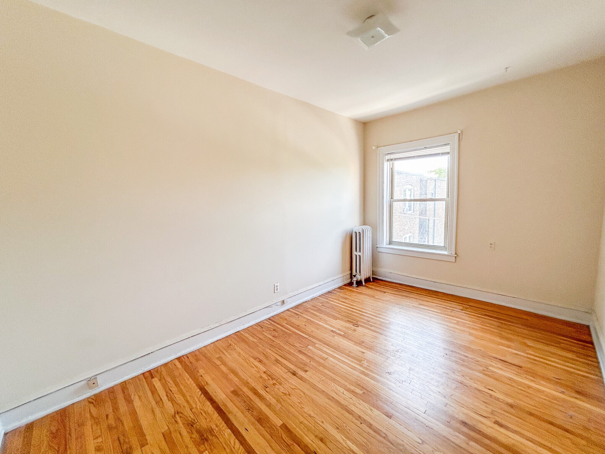 Building Photo - 1324 W Estes Ave