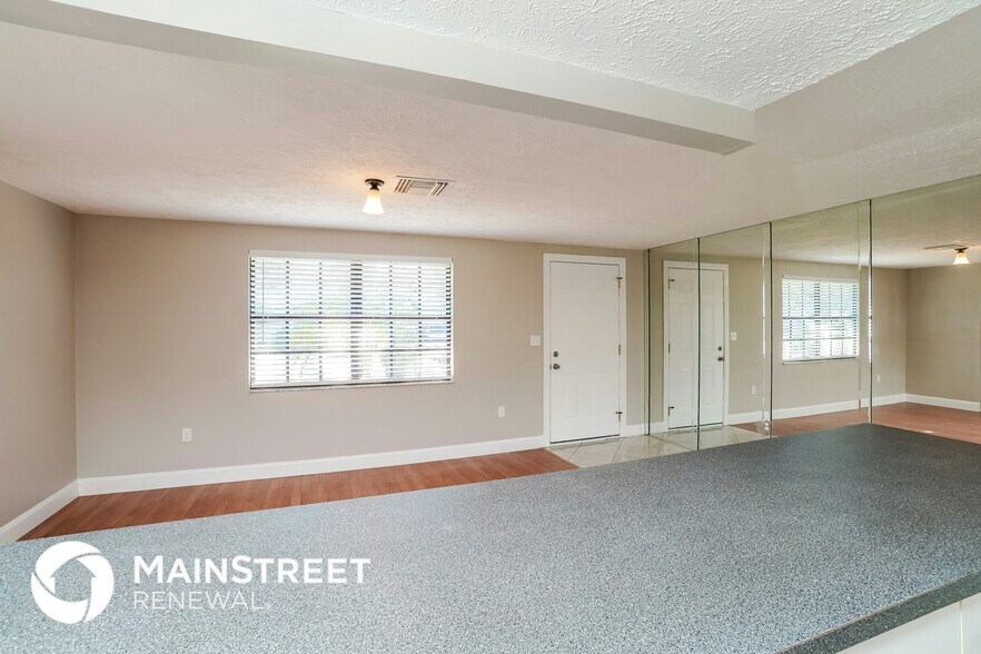 Building Photo - 8729 Sabal Way