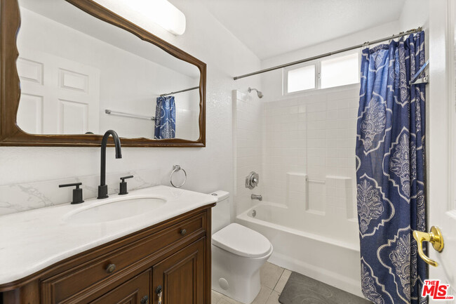 Building Photo - 9155 Cedros Ave