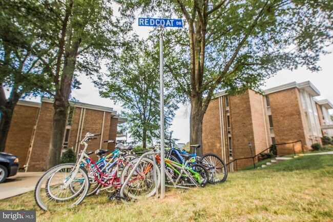 Building Photo - 2624 Redcoat Dr