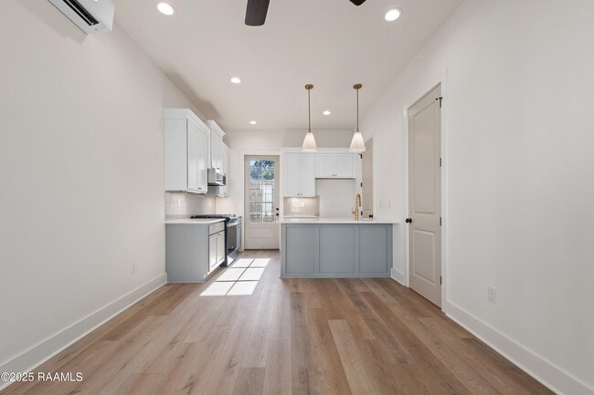 Building Photo - 208 Steiner Oaks