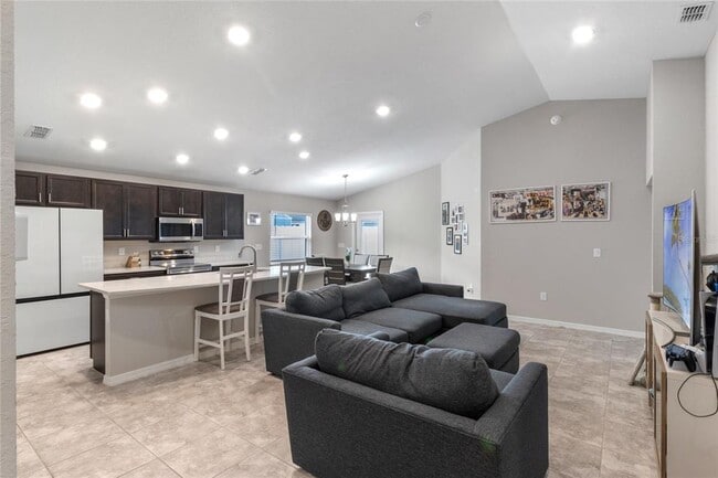 Building Photo - 524 Scenic Blf Blvd