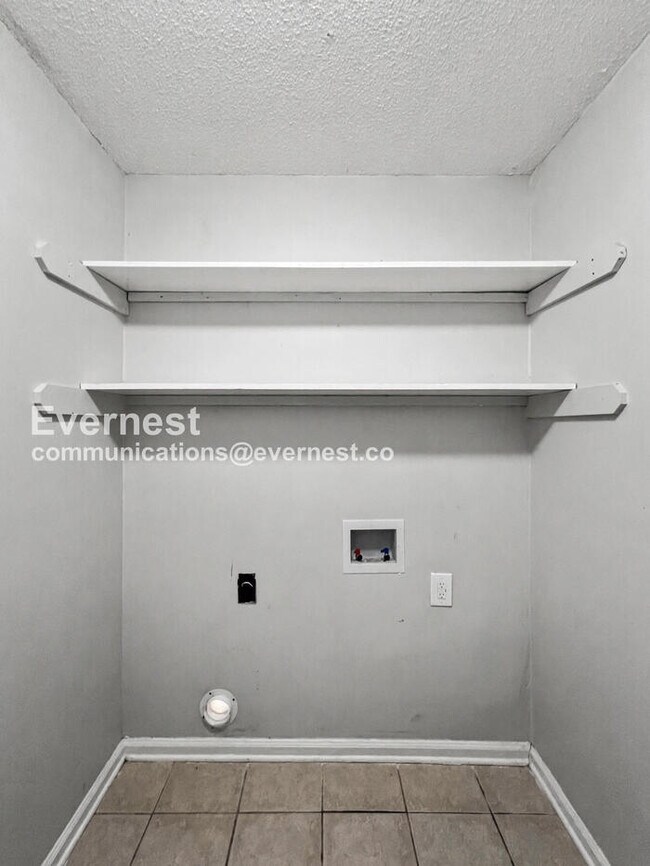 Building Photo - 10005 Riggan Dr