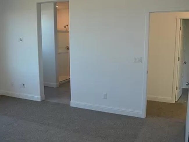 Building Photo - 2402 Urdaneta Way
