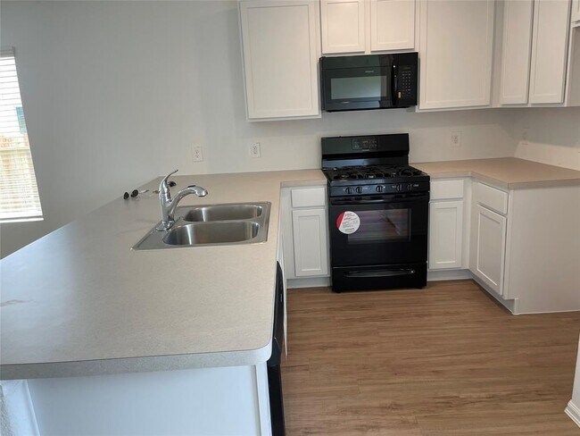 Building Photo - 440 Jewett Meadow Dr