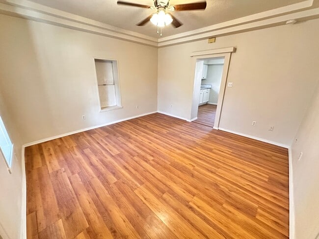 Building Photo - Located Near Downtown 2 Bedroom 1 Bathroom