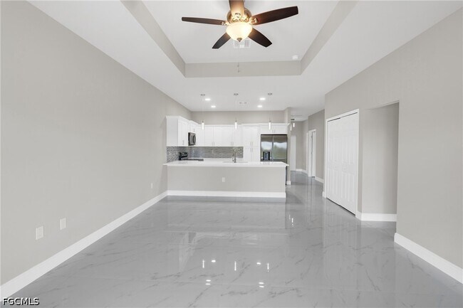 Building Photo - 917 Margaret Ave S