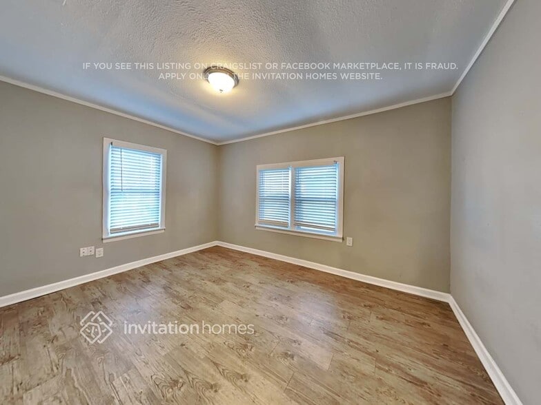 Building Photo - 905 E Crockett St