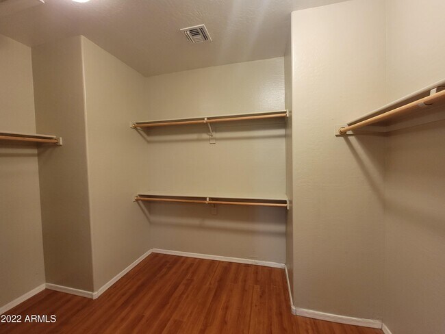 Building Photo - 958 E Scorpio Pl