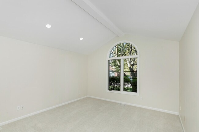 Building Photo - 37743 Avon Ln
