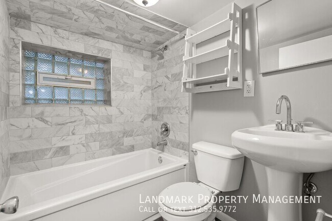 Building Photo - 3742 W Diversey Ave