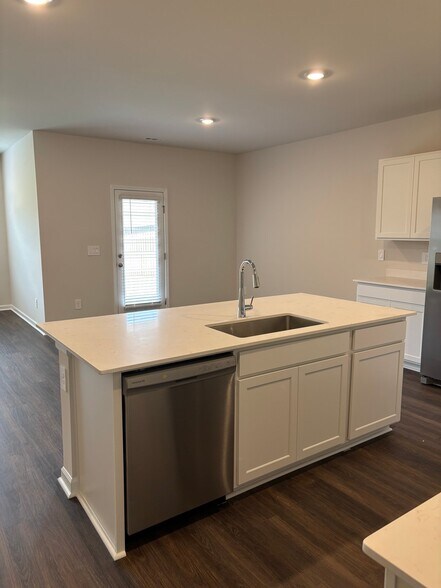 Building Photo - 6157 Feather Wy SE
