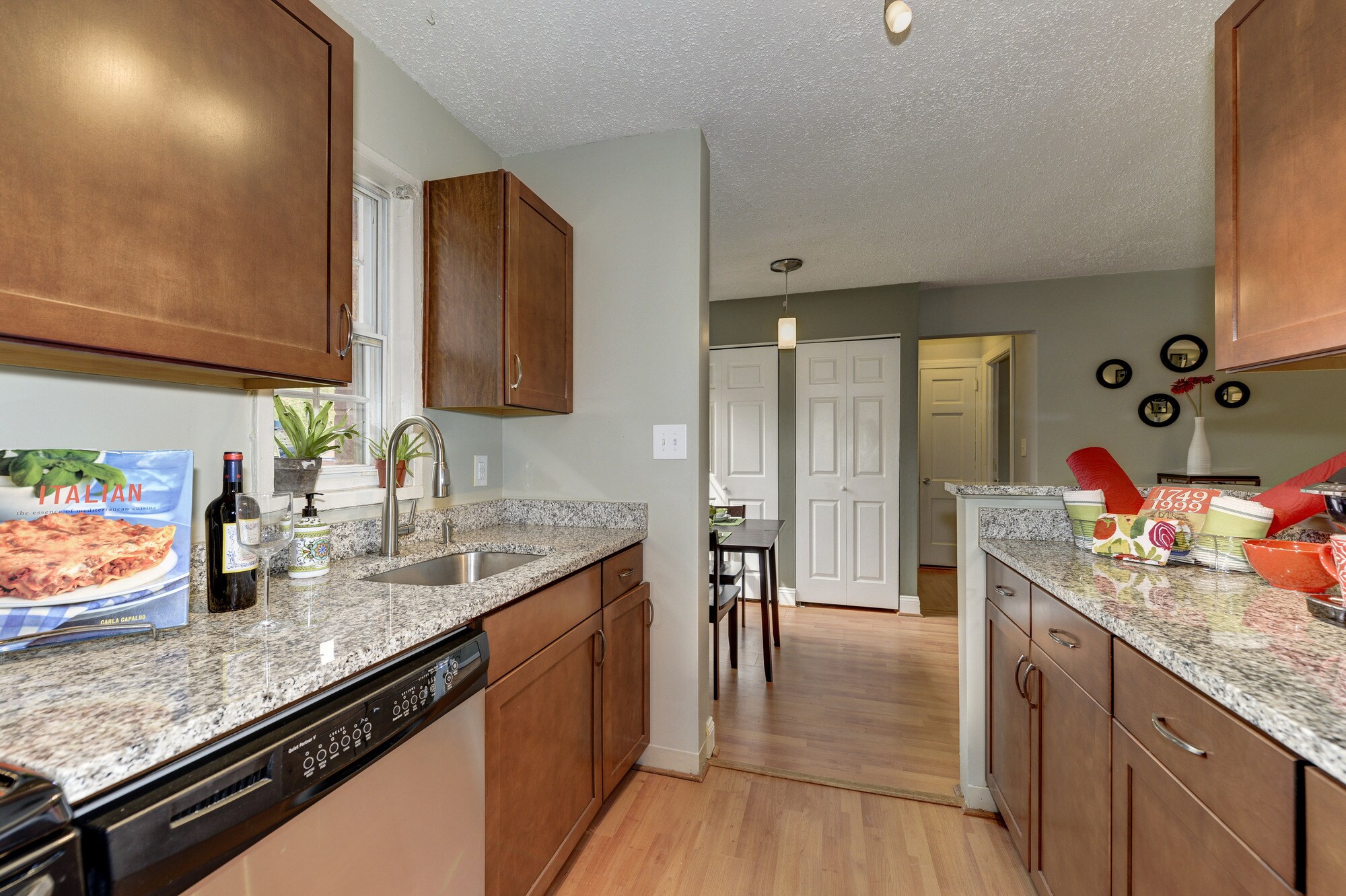 Kitchen - 1618 W Abingdon Dr