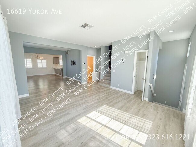 Building Photo - 16619 Yukon Ave