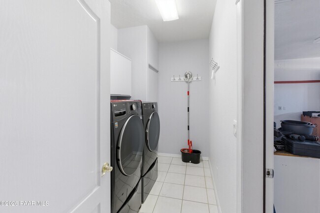 Building Photo - 5775 Goldenrod Way