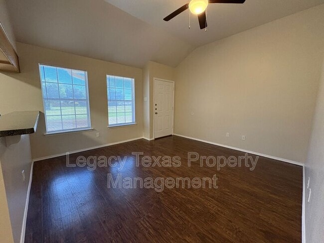Building Photo - 641 Woodard Ave