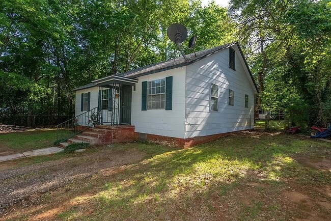 Building Photo - 943 S Micheaux St