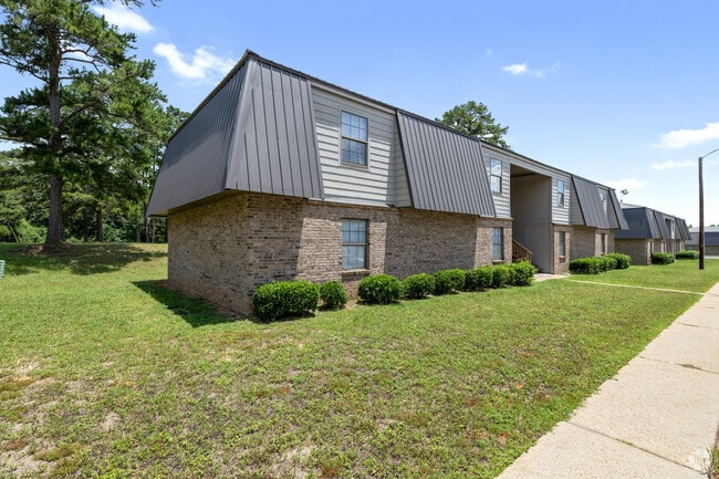 Eastgate Landing - Primary Photo - Eastgate Landing Apartments