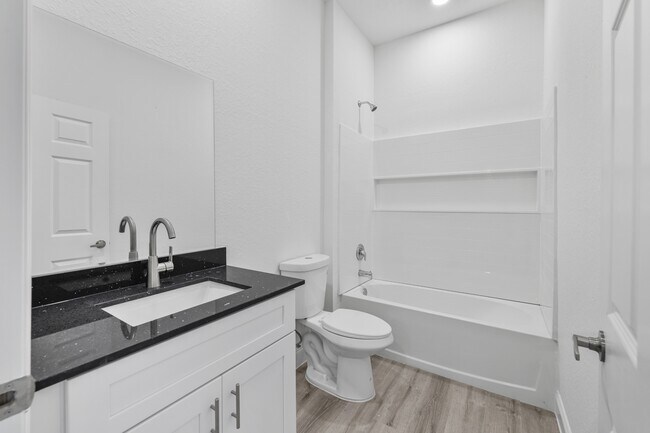 Building Photo - 556 Sherwood Ave S