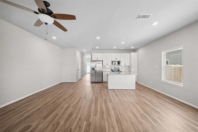 Building Photo - 800 N Thompson St