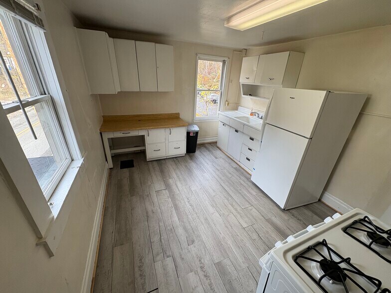 Building Photo - 370 Falling Run Rd