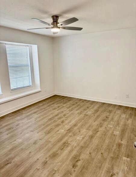 Building Photo - 4220 Staghorn Cir N