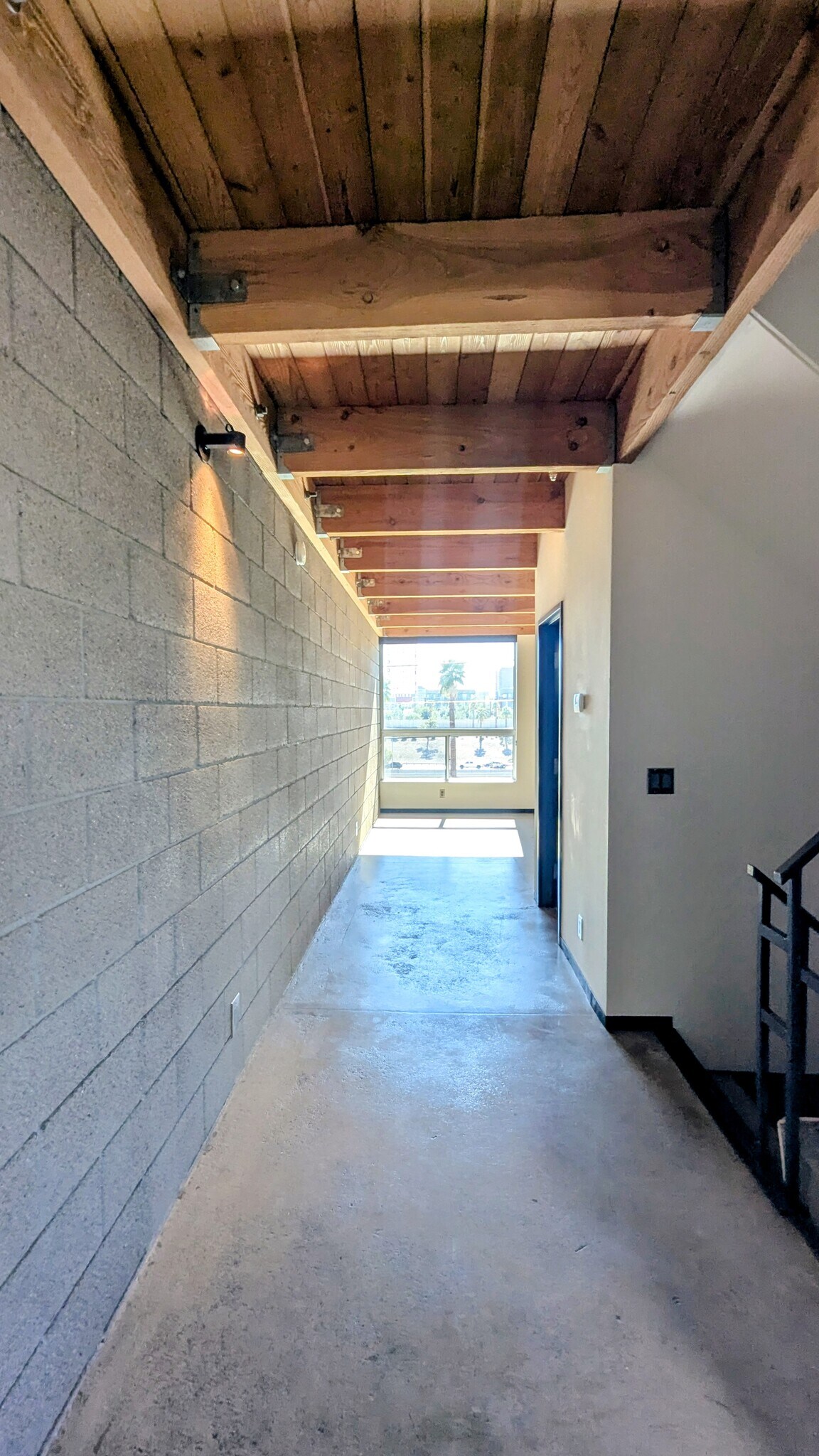 Building Photo - 525 E Willetta St