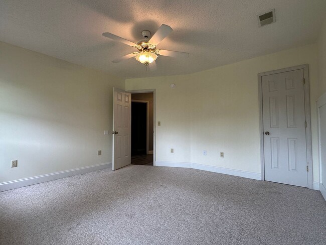 Building Photo - 3 bedroom, 2 bath house in Kingsport