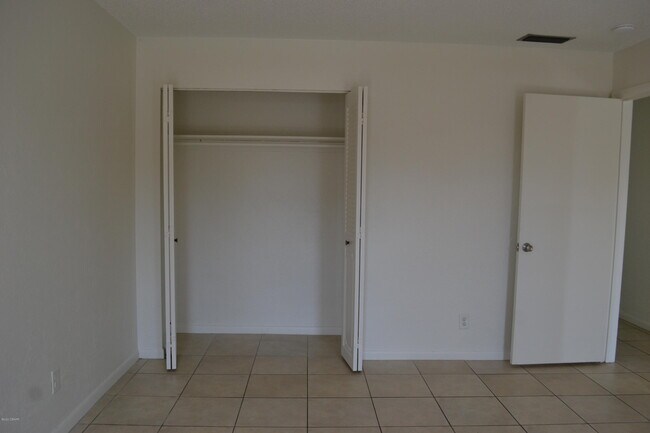 Building Photo - 309 Oakridge Blvd