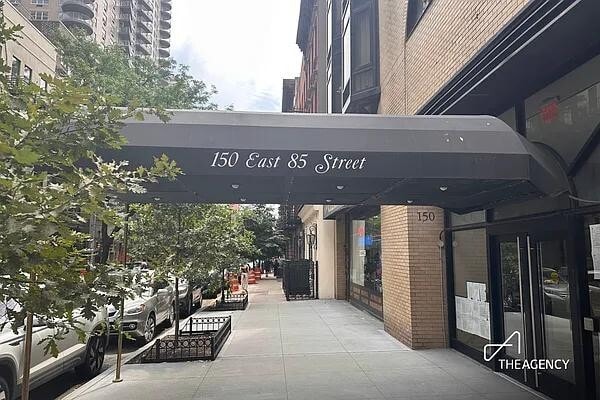 Building Photo - 150 E 85th St