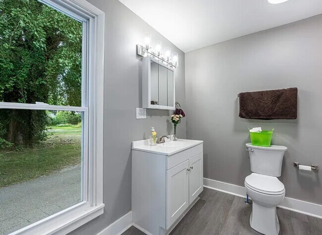 Building Photo - Charming Two-Story Home for Rent in North ...