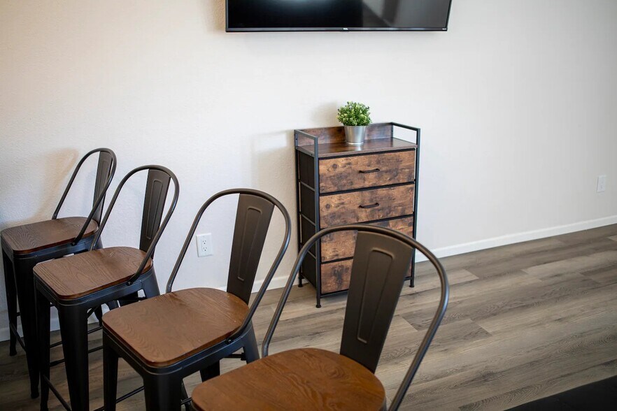 Building Photo - 381 Sherbundy St