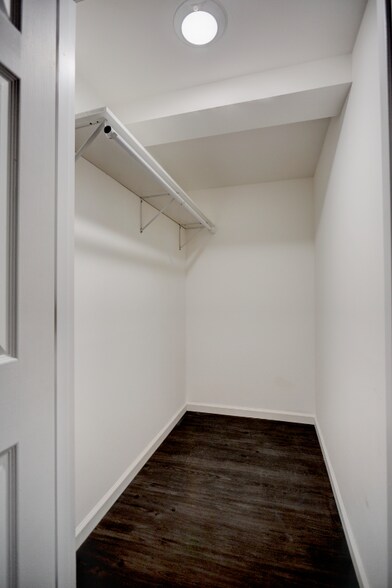 Building Photo - 308 E Mary St