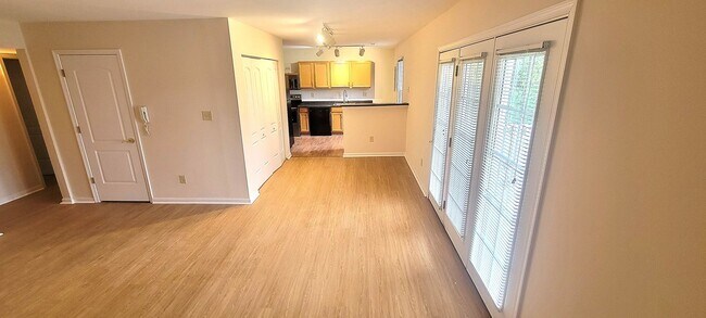 Building Photo - Conveniently Located Three Bedroom Condo