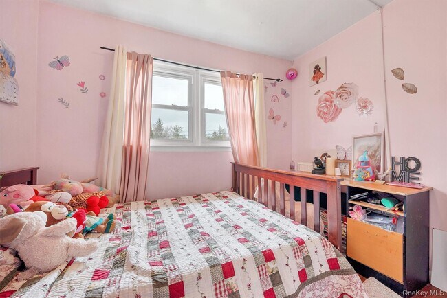 Building Photo - 10 Hanover Dr