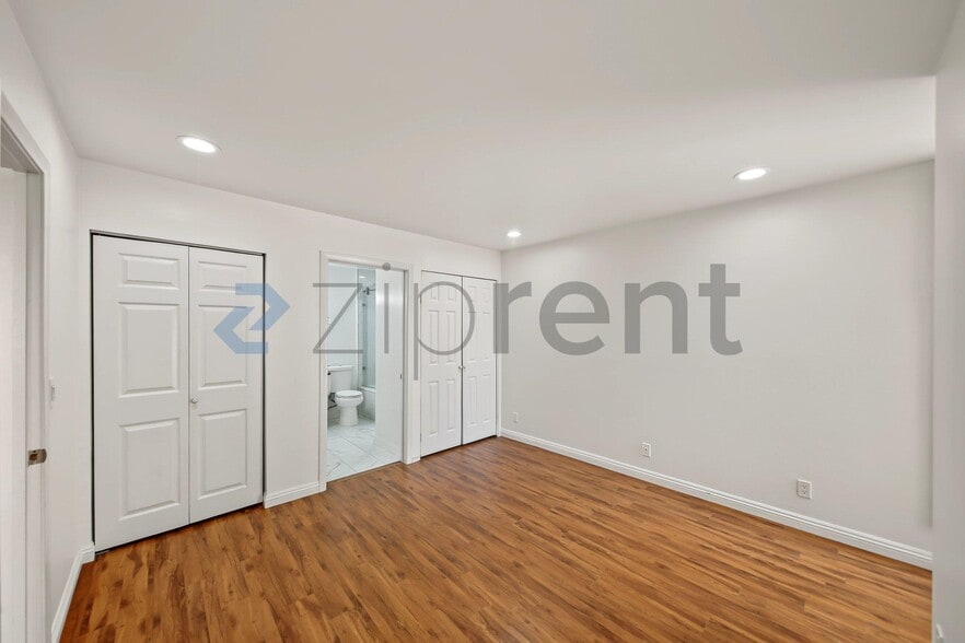 Building Photo - Unit 101