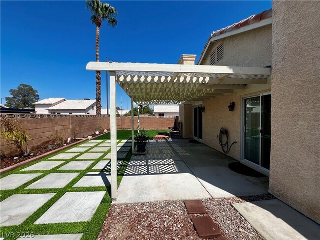 Building Photo - 7100 Village Shore Ct