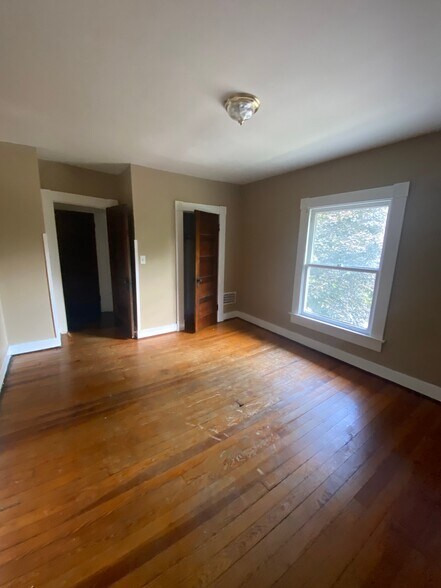 Building Photo - 633 Wellmeier Ave