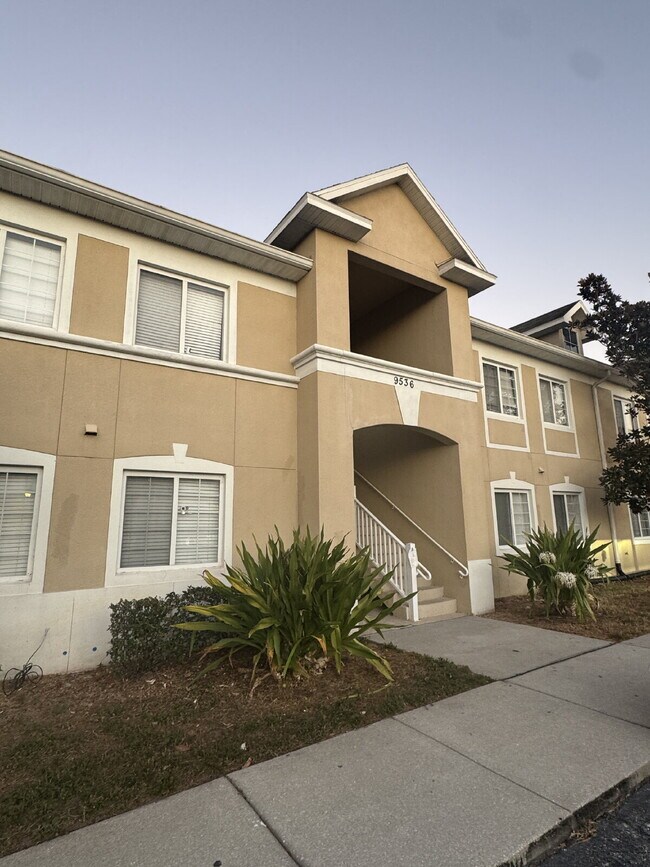 Building Photo - "Charming 3-Bed, 2-Bath Gem in Riverview –...