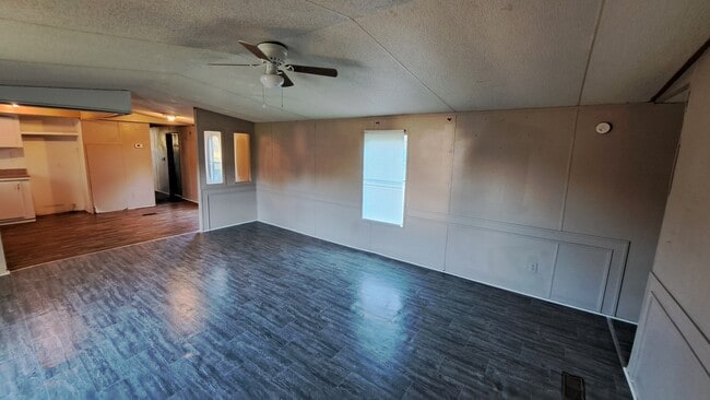 Building Photo - 672 Target Rd
