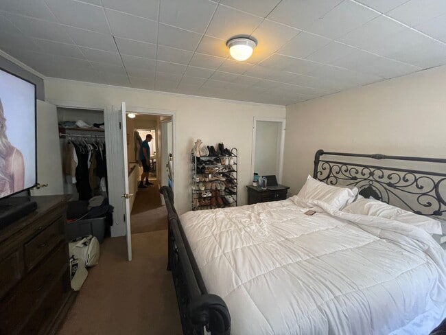 Building Photo - Modern 3 Bedroom, 1 Bath Passyunk Sq. Home...